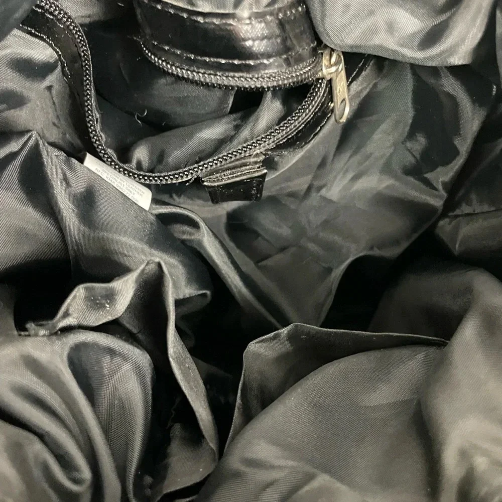 Kuerissimo Green Black Patent Leather Shoulder Bag - Picture 13 of 13